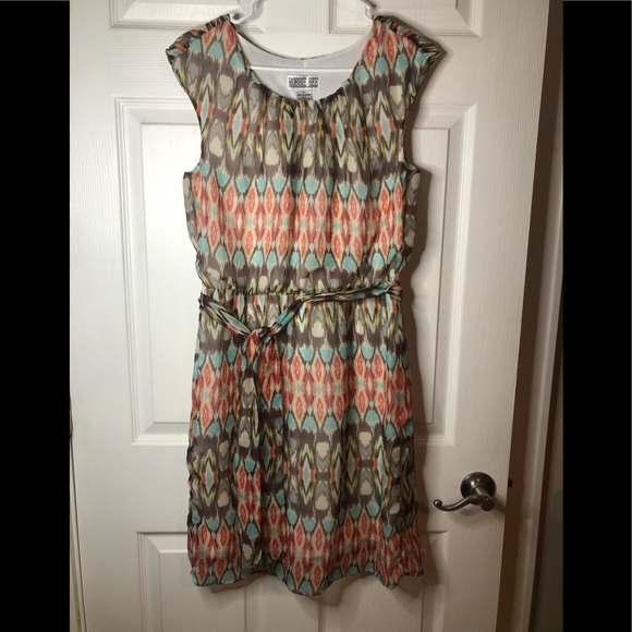 Ladies dress - Picture 1 of 6